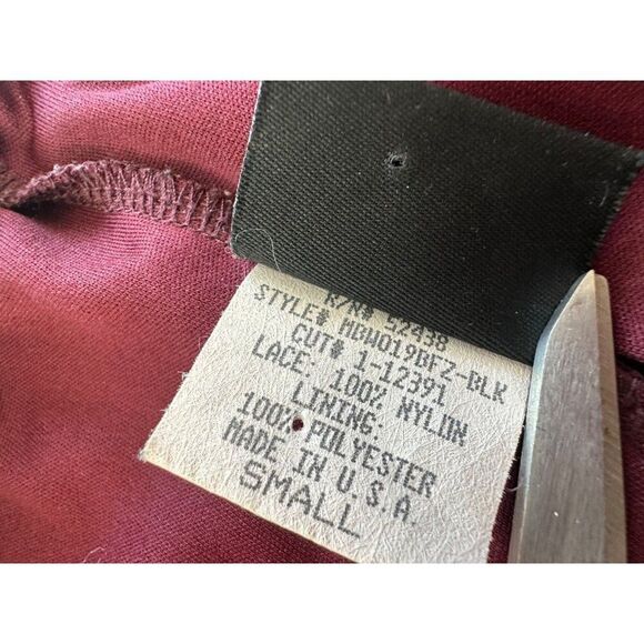 VTG Vintage Studio Small Red and Black Lace Overlay Pull on Mini Skirt Goth Vamp - Picture 3 of 5